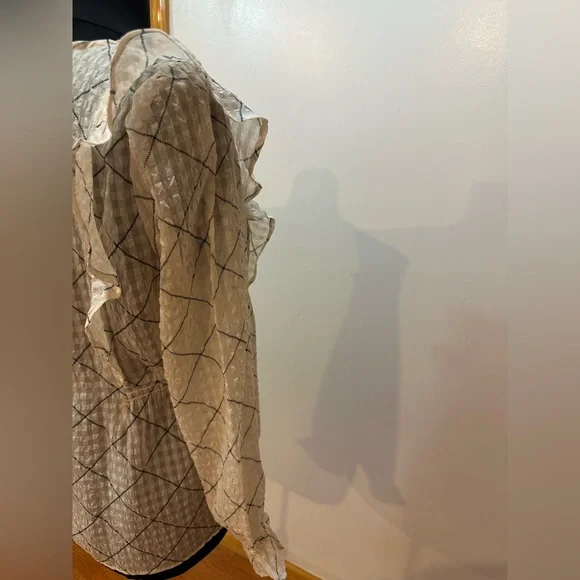 LOFT White Plaid Ruffle Sleeve Blouse Size M in excellent condition - Picture 3 of 16